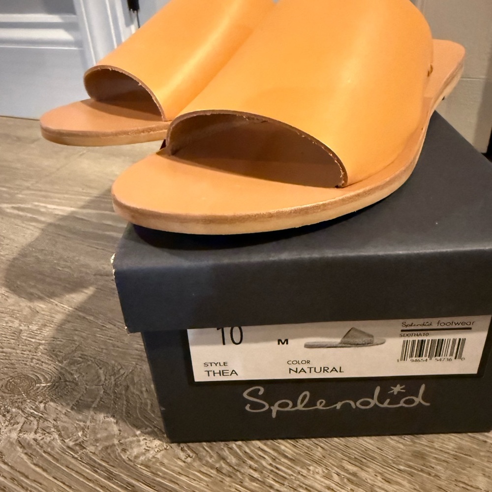 Splendid slides. THEA style color is natural
Size 10 leathered summer slides. - Picture 4 of 4